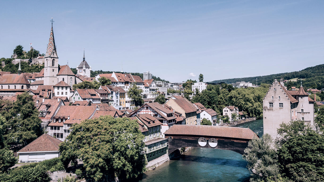 Blick auf Badener Altstadt mit Limmat