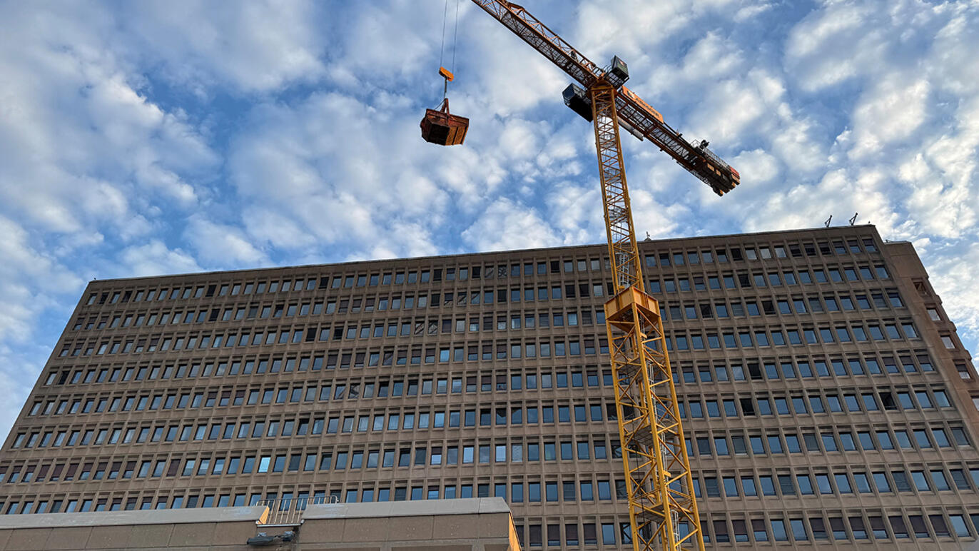 Altbau Kran