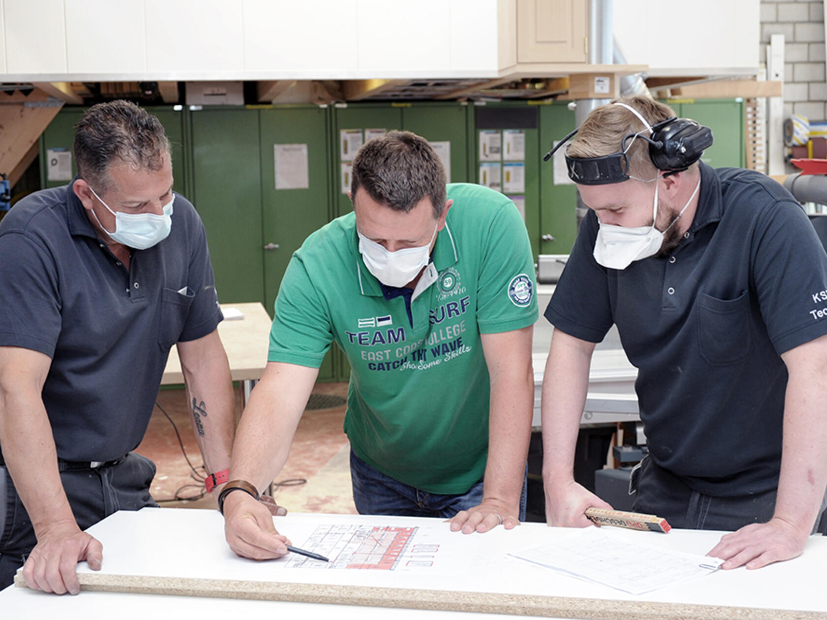 schreiner bei der arbeit