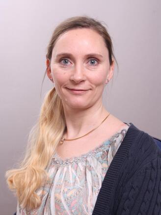 Jacqueline Heil Portrait