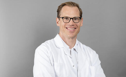 PD Dr. med. Lukas Hefermehl ist Spezialist für Prostatakrebs und Roboterchirurgie. Vor seinem Engagement am Kantonsspital Ba...