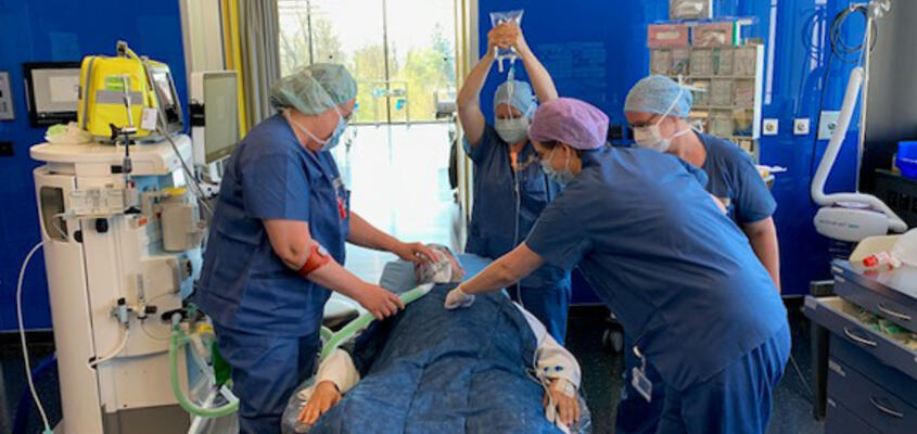 Simulationstraining am KSB: Mitarbeitende üben Abläufe und Prozesse an einem fiktiven Patienten.