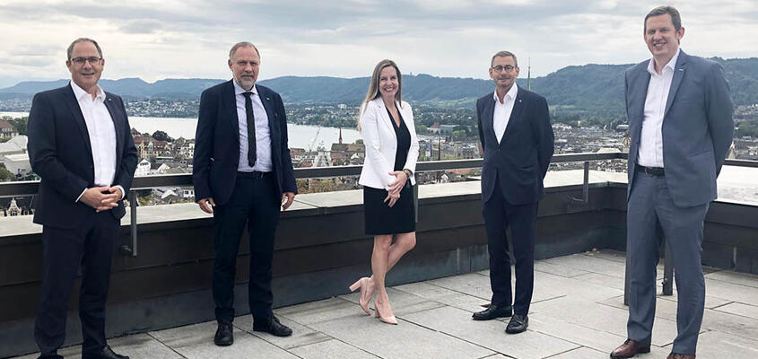 Freuen sich auf die weitere Zusammenarbeit (von links): KSB-CEO Adrian Schmitter, Prof. Detlef Günther (Vizepräsident Forsc...